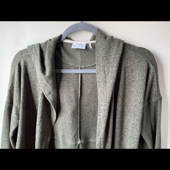 OUT from under drop shoulder olive green hooded super soft oversized cardigan XS - Picture 3 of 10